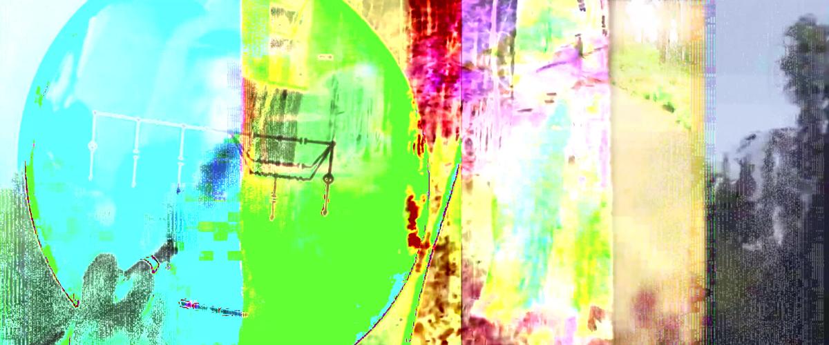 Collage mit digitalen Artefakten und leuchtenden Farben. Im Hintergrund: Bäume